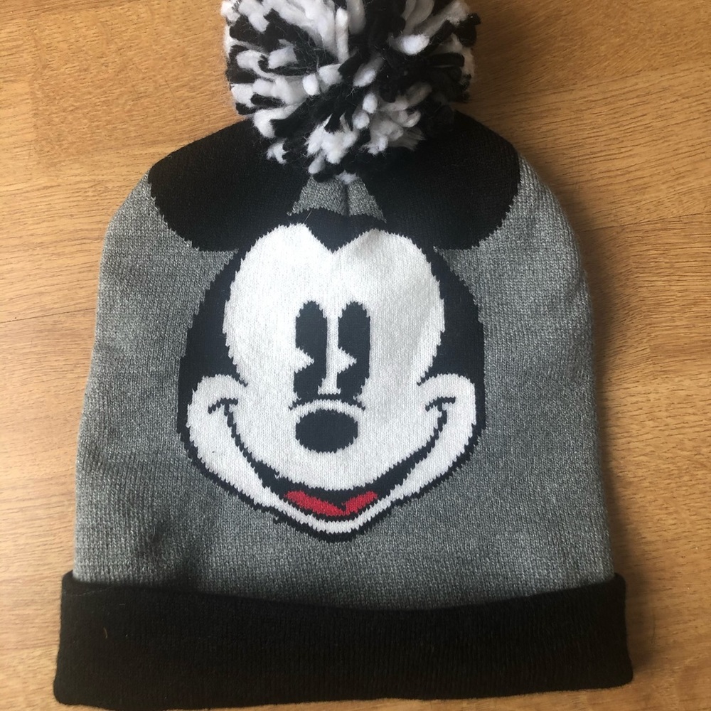 Disney Mickey Mouse beanie new with tags unisex